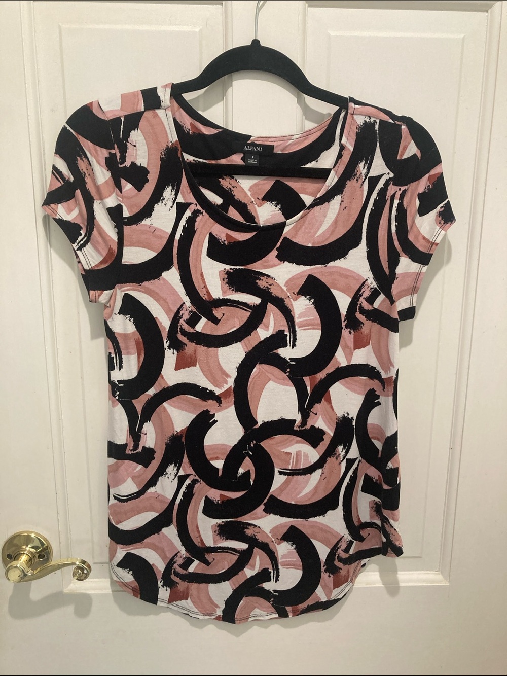 Alfani Women’s Black & Pink Short-Sleeve Abstract Print Tee